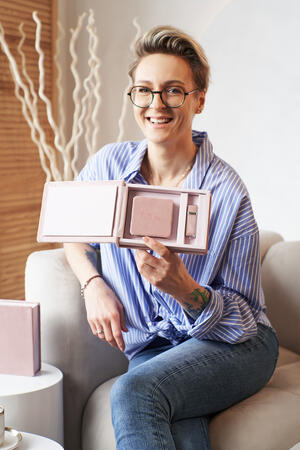 Box für USB-Stick NEU mit Mini-Leporello in Pastellrosa (V11)